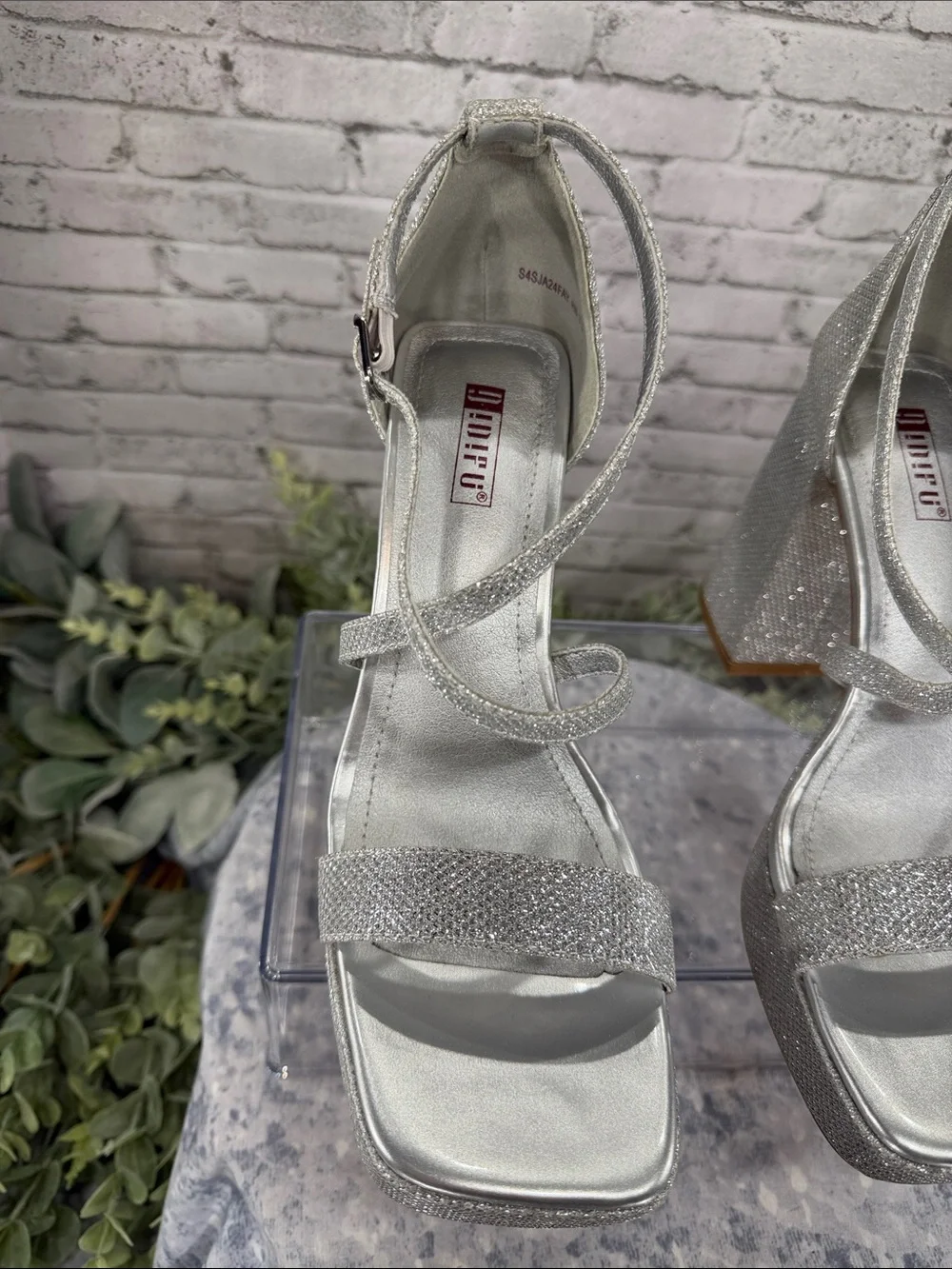 IDIFU “Fay” Silver Sparkle Square Toe Stack Heel Fashion Sandals WMS 7.5M 🩶 EUC